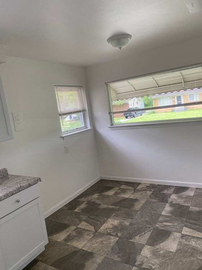 Building Photo - Freshly painted 3 bedroom, 1 1/2bath ranch...