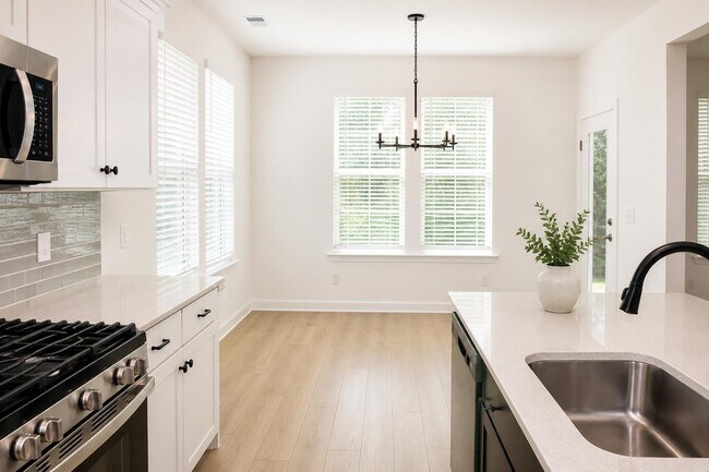 Building Photo - 6265 Zoe Wy