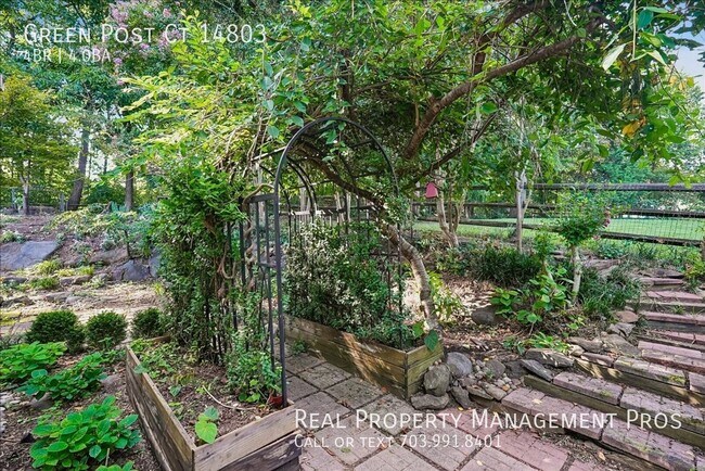 Building Photo - Green Post Ct 14803-