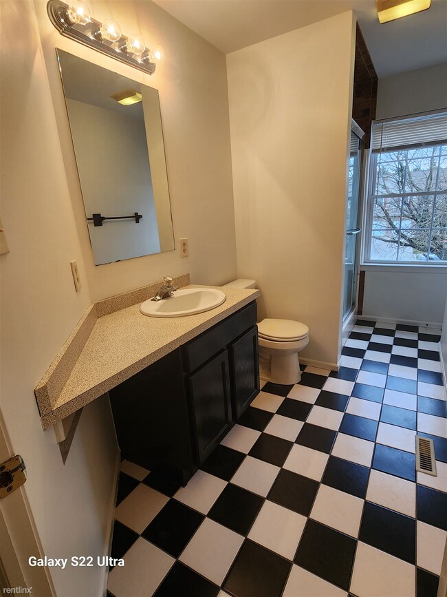 Building Photo - 3 br, 2.5 bath Townhome - 1585 Pinewind Drive