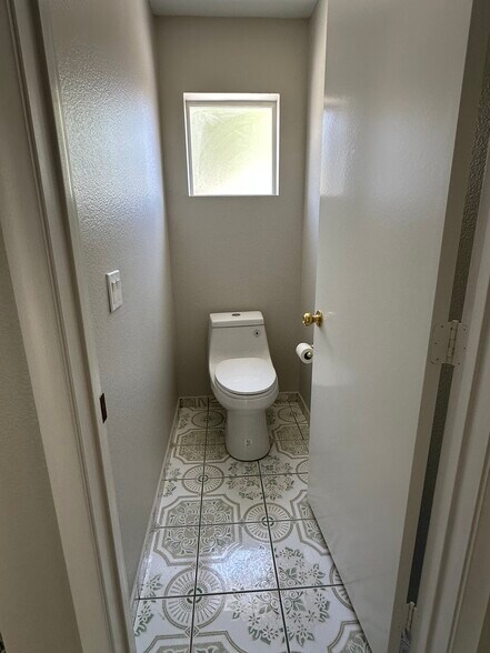 Building Photo - 4160 Country Garden Ave