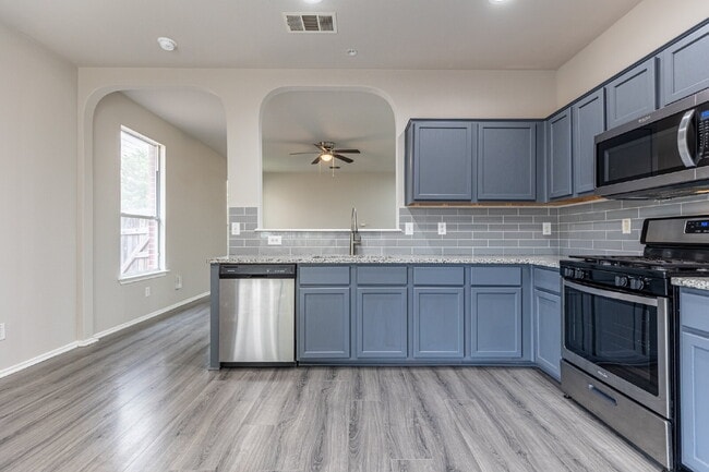 Building Photo - 6106 Briscoe Leaf