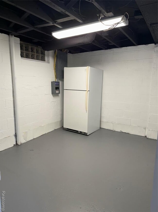 Building Photo - 2729 Kipling Ave