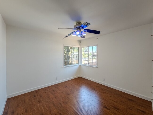 Building Photo - Stunning 3BD/2BA located in beautiful Sunl...