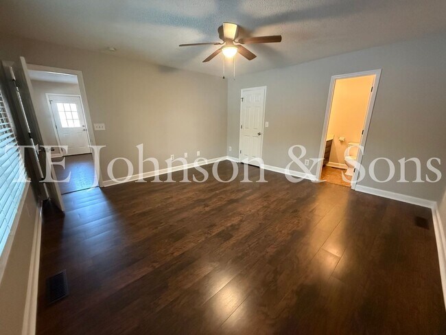 Building Photo - Charming One Level 3 Bedroom Home with Fenced Yard, Garage, and Deck