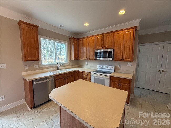 Building Photo - 3993 Lake Shore Rd S