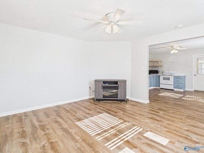 Building Photo - 2104 Levert St NE