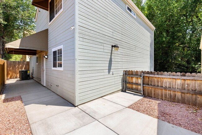 Building Photo - 741 Gail Gardner Way