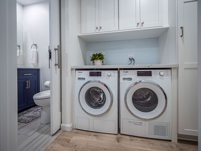 Building Photo - Fully Furnished Minutes from the Beach Newly Remodeled 2 Bedroom Move in Ready!