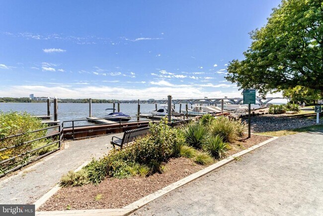 Building Photo - 801 N Fairfax St