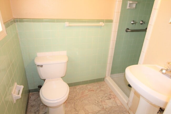 Building Photo - 2000 Alameda St