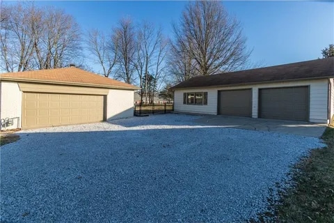 Building Photo - 211 Hillview Dr