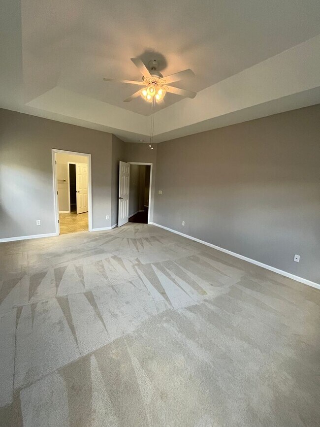 Building Photo - 128 Wild Thorn Ln