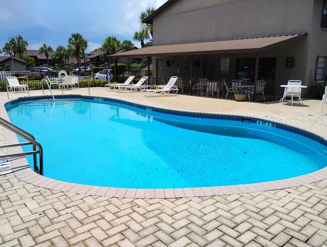 Building Photo - Annual Unfurnished 2 Bed 1 Bath Second Floor Condo located in Par Four at Capri Isles!