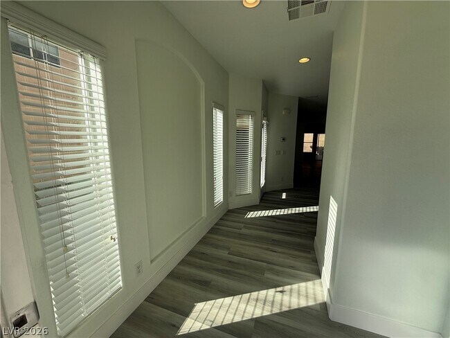 Building Photo - 5568 Jelsma Ave