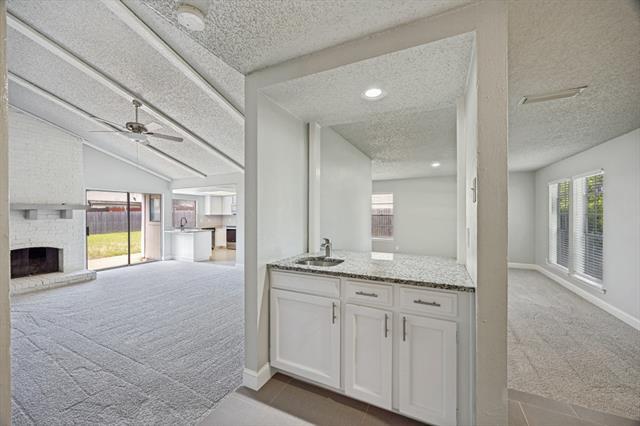 Building Photo - 1704 Carol Stream Dr