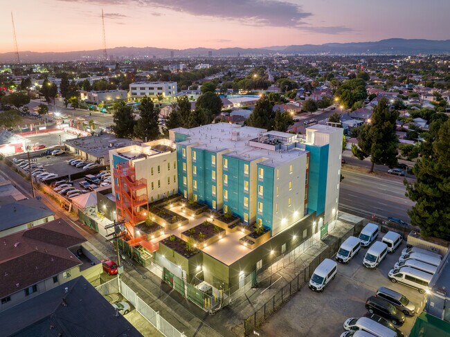 Building Photo - 4007 W Martin Luther King Jr Blvd