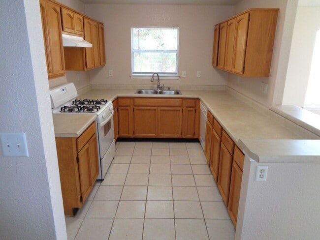 Building Photo - Adorable Single Level Eastside Home With E...