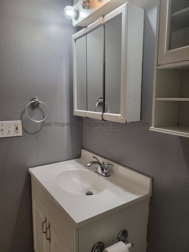 Building Photo - 5627 Ashley Oaks Dr