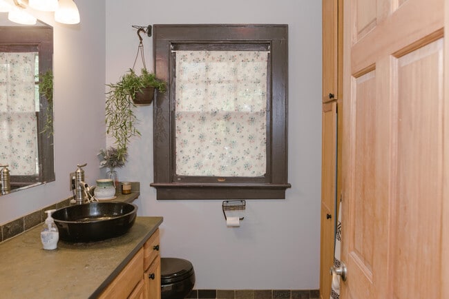 Building Photo - 1707 W 43rd St