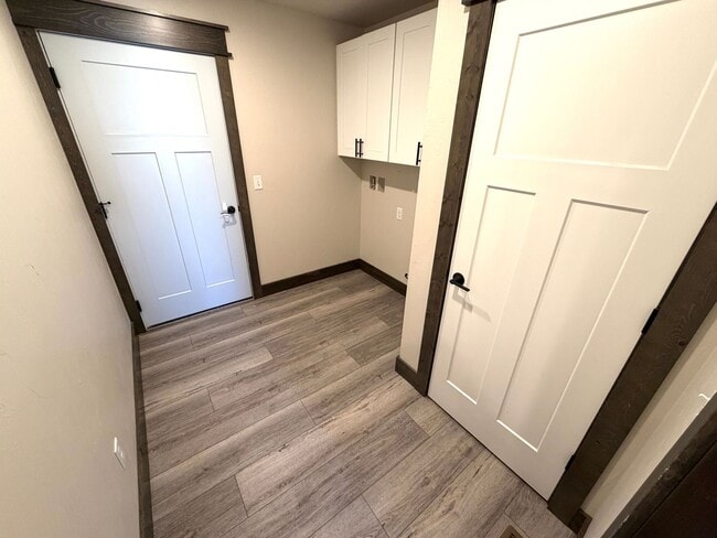 Building Photo - Single Level 3 Bed / 2 bath Home; Pet Friendly, Fenced back yard, Double car Garage