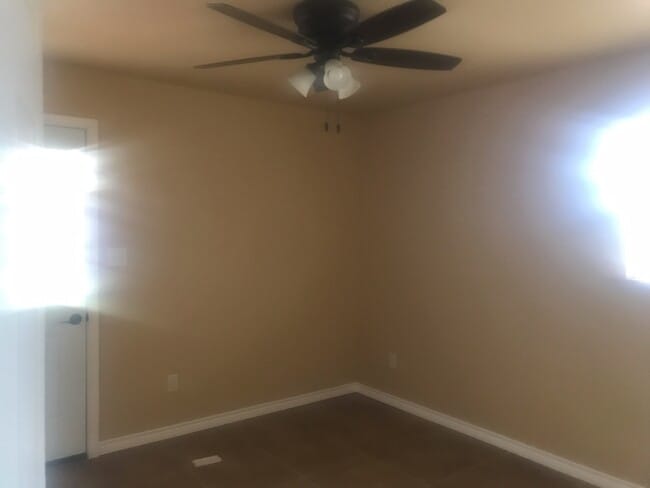 Building Photo - 3/2/2 Fenced yard Pet FRIENDLY