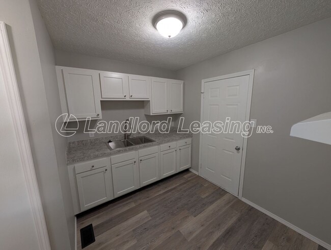 Building Photo - Charming 3-Bedroom Ranch with New Kitchen ...