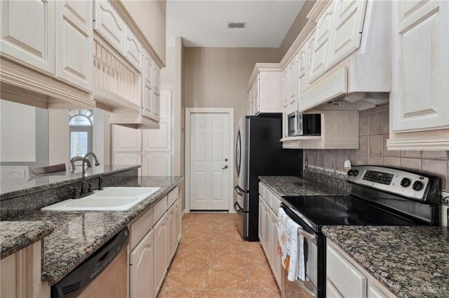 Building Photo - 19 E St