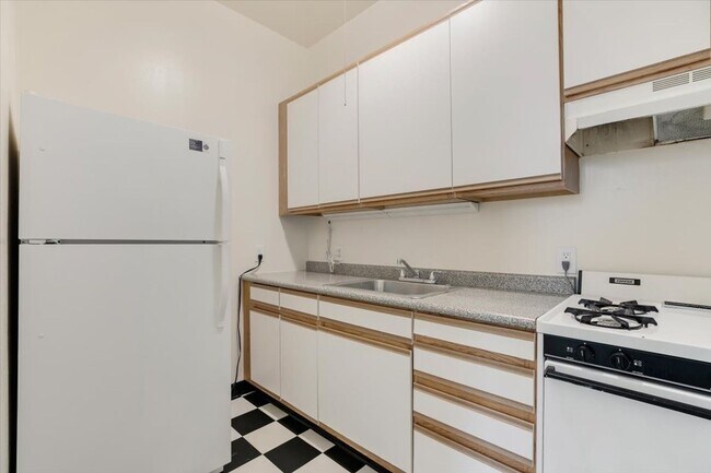 Building Photo - Charming 1-Bedroom Coming Soon!