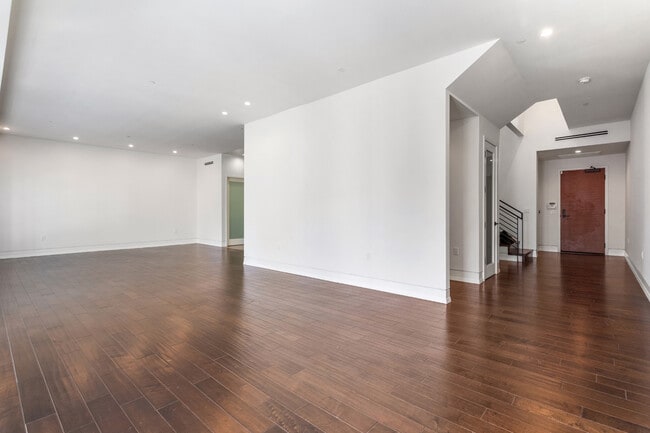 Building Photo - 225 S Hamilton Dr