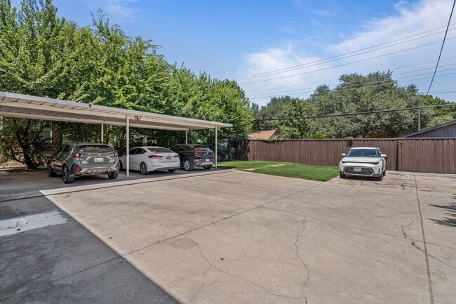 Building Photo - TCU-3518 Westcliff Rd