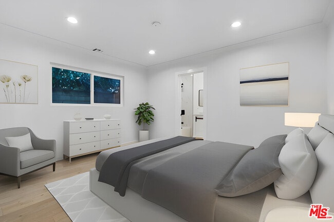 Building Photo - 914 Evergreen St