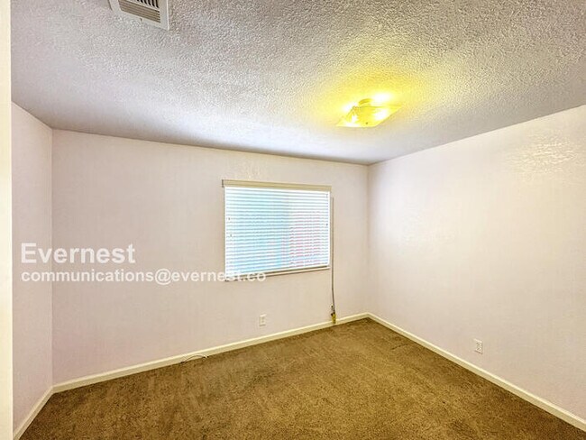 Building Photo - 300 Hannigan Wy