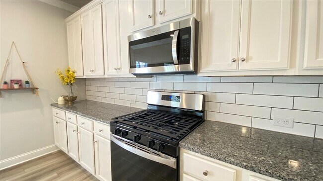Building Photo - 4570 Silver Oak Dr SW