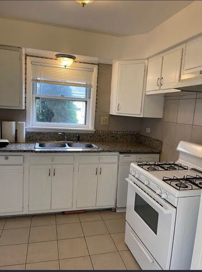 Building Photo - 219 N Grace Ave