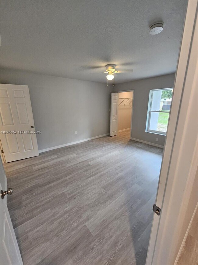 Building Photo - 600 Zara Goza Ct
