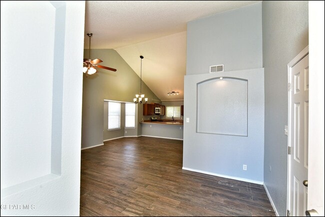 Building Photo - 804 Margarita St