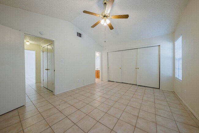 Building Photo - 8810 Piney Point Dr
