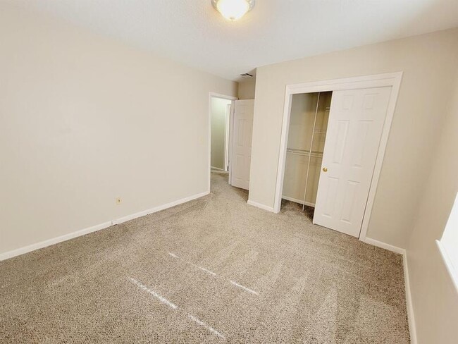 Building Photo - 1744 S Lark Ln