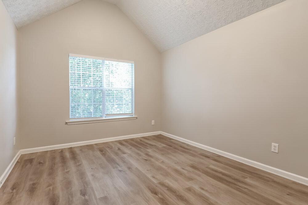 Building Photo - 550 Gardinia Dr