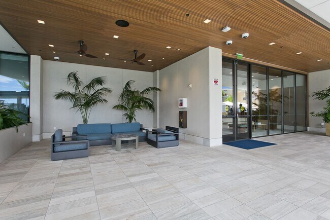 Building Photo - Rarely Available 1 Bed 2 Bath Long-Term in...