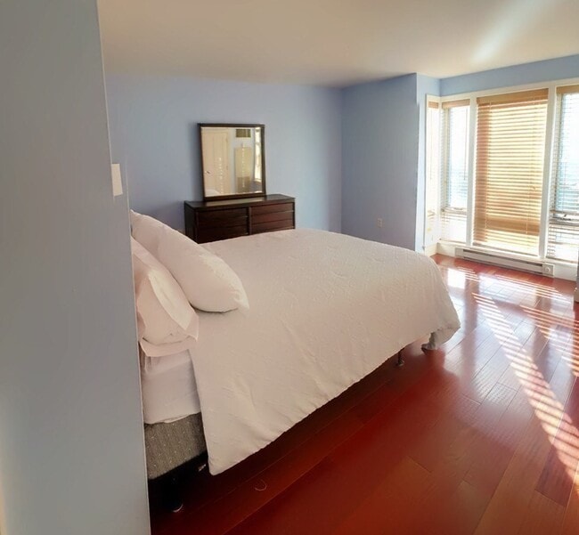 Building Photo - 2 St Paul St