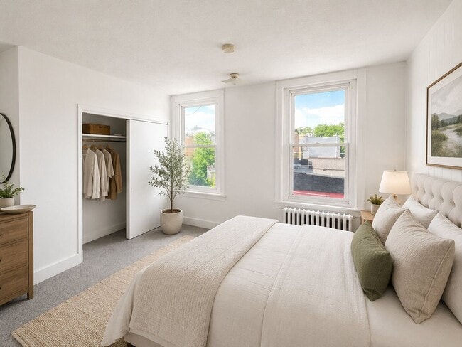 Building Photo - Bright 2BR Port Richmond Row Home with Large Living Space & Basement Storage