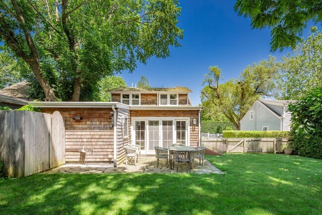 Building Photo - 19 Concord St