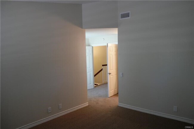 Building Photo - 61 Ashbrook
