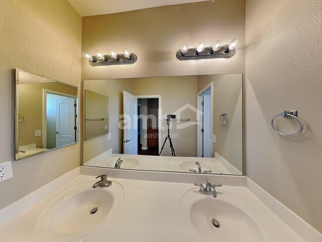 Building Photo - 2190 N 135th Dr