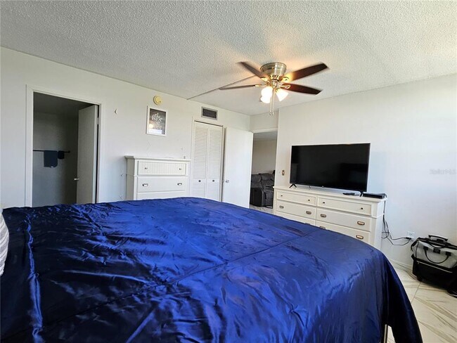 Building Photo - 7425 Bay Island Dr S