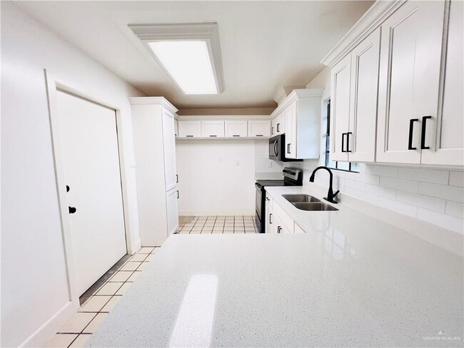Building Photo - 15 Tierra Linda Cir W
