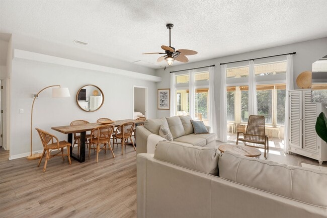 Building Photo - 212 Somerset Ct