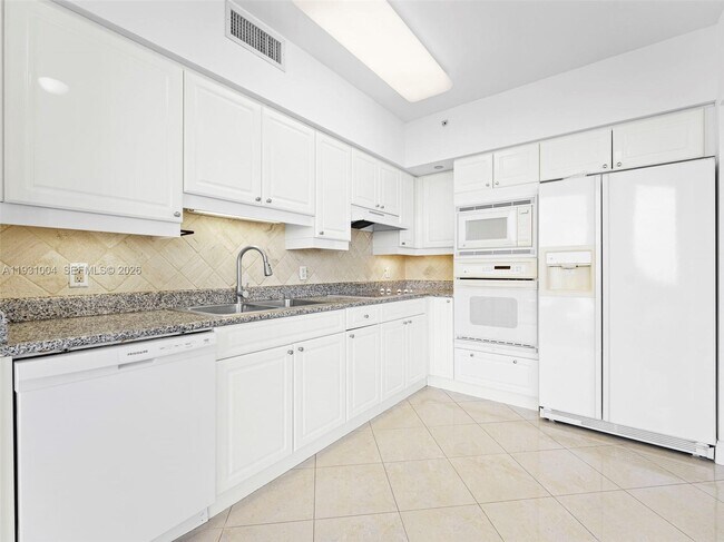 Building Photo - 4779 Collins Ave